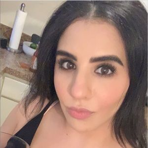 Meet your Posher, Dina